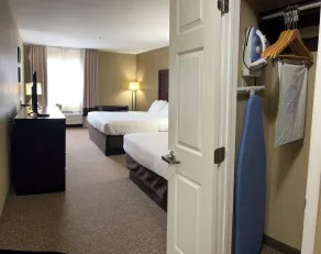 Days Inn & Suites by Wyndham Manheim Lebanon - Room