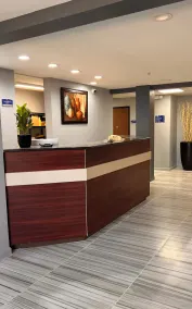 BlissPoint Inn & Suites, Northwood - Réception