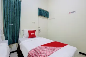 Capital O 90709 Djati Guest House - Room
