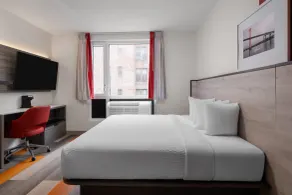 Ramada by Wyndham Brooklyn Near Flatbush - Room