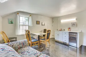 1 Mi to Dtwn Salem: Apt w/ Garage Access! - Interiør