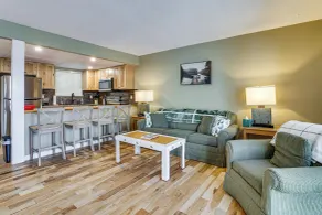 Lake & Boat Slip Access! Family Condo in Greentown - Innenbereich