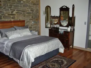 1860 Wine Country Cottages - Room