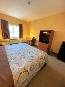 Super 8 by Wyndham Topeka at Forbes Landing - Chambre