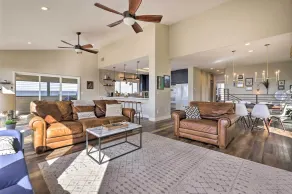 Remodeled Home w/ Spa & Deck: Walk to Dillon Beach - Innenbereich