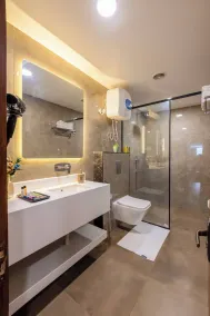 JMD LUXE STAY, DLF Phase 1, Golf Course Road - Salle de bain