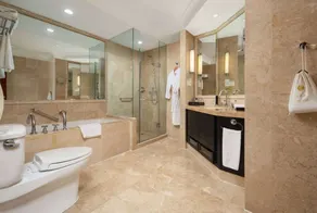 Ramada Plaza Wuhan Optics Valley - Bathroom