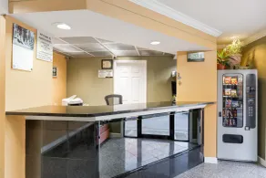 Super 8 by Wyndham Indianapolis-Southport Rd - Lobby