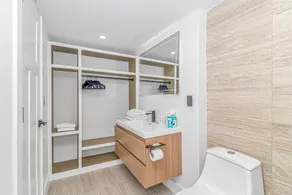 FIFTH AND OCEAN   - Badezimmer