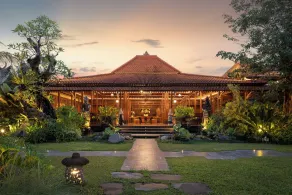Anumana De Suite - Reception