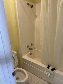 COVERED BRIDGE INN & SUITES  - Badezimmer