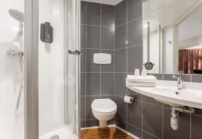 B&B HOTEL Maubeuge-Louvroil - Badezimmer