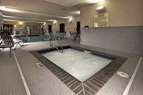 Hampton Inn Defiance - Pool