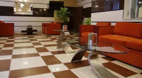 Hotel Chmielna Warsaw - Sitzecke in der Lobby