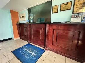 Travelodge by Wyndham Montgomery East - Réception