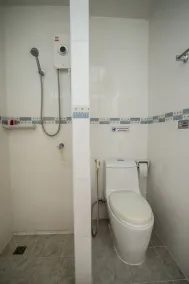Shyne Place - Bathroom