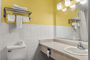 Americas Best Value Inn Carlisle - Bathroom