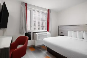 Ramada by Wyndham Brooklyn Near Flatbush - Room