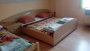 Familienfreundliche wunderschöne Ferienwohnung mit Garten und Grill | Gartenblick - Zimmer