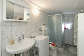 Charming Vienna Retreat with Garden Metro Access - Badeværelse