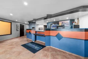 Travelodge by Wyndham Rapid City - Lobby