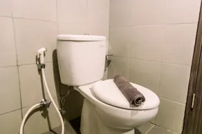 Comfort And Best Choice 2Br At Bintaro Icon Apartment - Bathroom