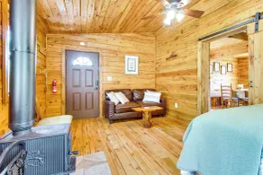 Walk to White River: Cotter Cabin w/ Fire Pit! - Innenbereich