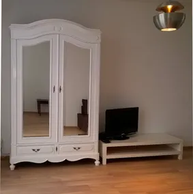Almost White, Near Train, Metro n7688 - Room amenity
