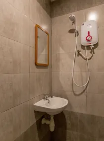 U Plus Budget Hotel - Bathroom