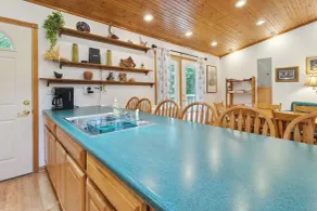 Serene Yellville Retreat w/ Hot Tub on 85 Acres - Interiör