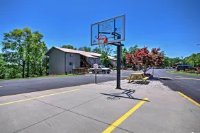 Condo w/ Pool Access - 2 Mi to Silver Dollar City! - Interiør