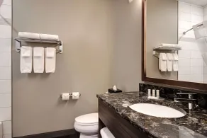 Days Inn & Suites by Wyndham Warman - Baño