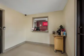 Red Roof Inn & Suites Vineland - Buena - Lobby-Lounge
