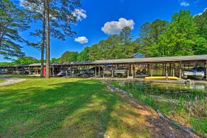 Henrico Hideaway w/ Lake Access + Boat Slip! - Innenbereich