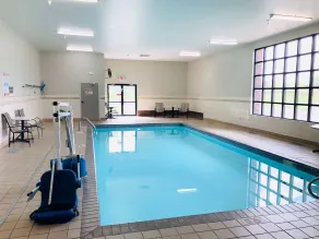 La Quinta Inn & Suites by Wyndham Minneapolis Northwest - Pool