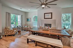 Walk to Lake Austin: Spacious Getaway w/ Patio - Interiør