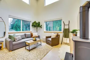 2 Mi to Warm Beach: Family Gem w/ Views - Innvendig