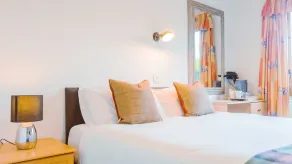 Westend Hotel & Bar - Habitación