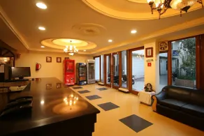 Motel Divine International - Hall