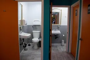 Melrose Hostel - Bathroom