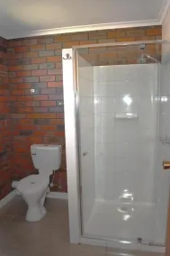 Coorrabin Motor Inn - Bathroom