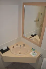 Nunawading Motor Inn - Bathroom