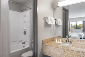 Days Inn by Wyndham Cloverdale Greencastle - Salle de bain