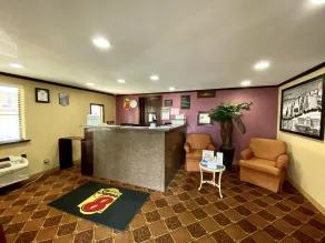 Super 8 by Wyndham Shawnee - Hall