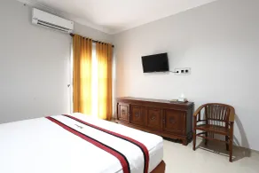 RedDoorz Plus near Adisucipto Airport 2 - Habitación
