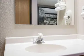 Super 8 by Wyndham Menomonie WI - Salle de bain