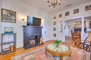 Renovated Historic Home w/ Yard: 2 Mi to Dtwn - Interiør
