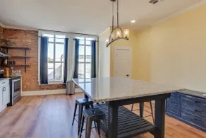 Shop, Dine & Unwind at Historic Dtwn Marshall Apt - Interiör