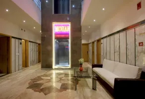 Hotel Legend International -Just a min walk from New Delhi Railway Station - Reception