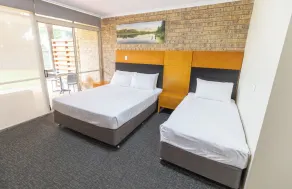 Sundowner Hotel Motel - Room
